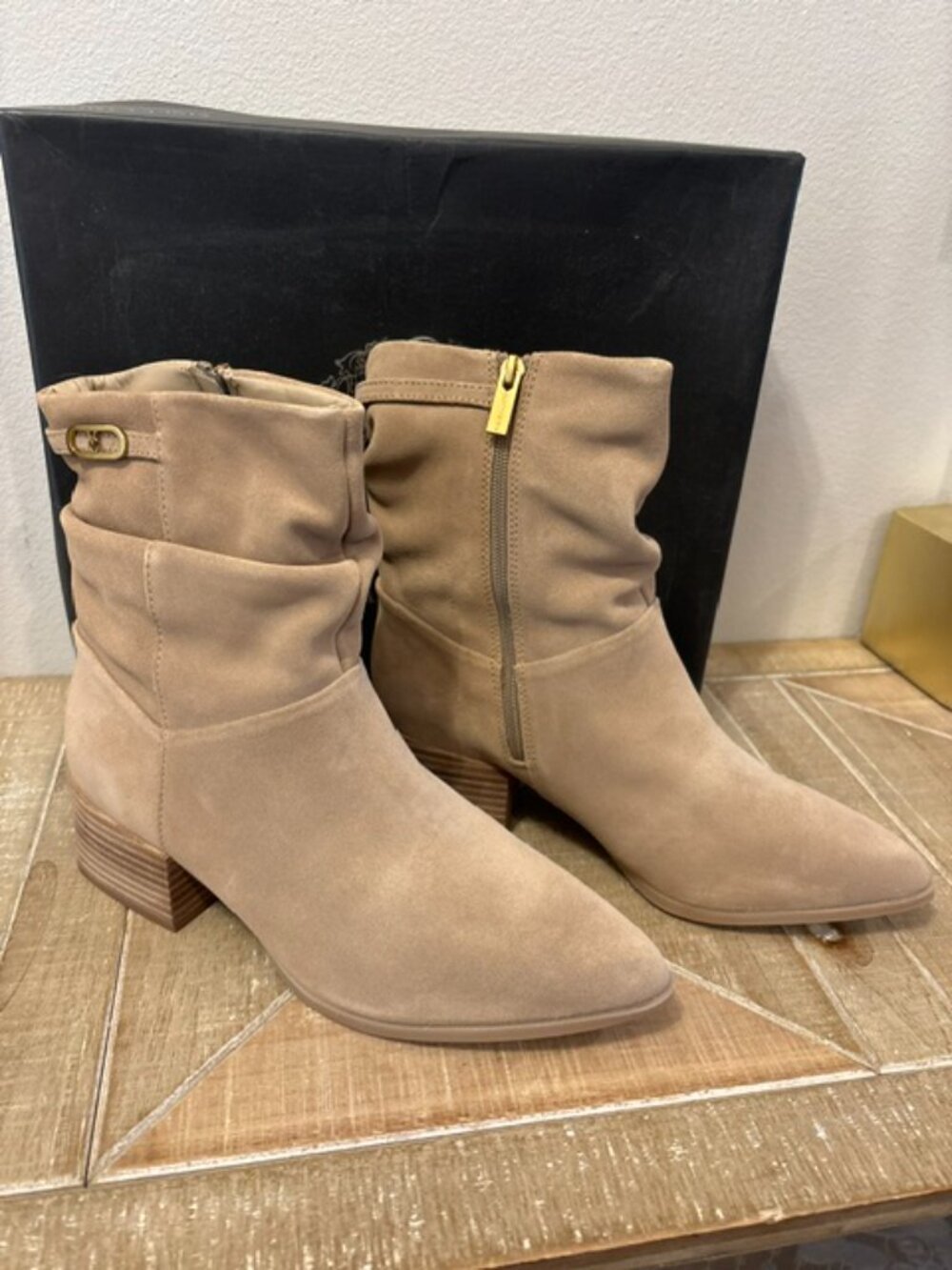 NEW Vince Camuto Orsina Oiled Suede Leather Water Resistant Boots Size 10 Wide - Picture 5 of 6